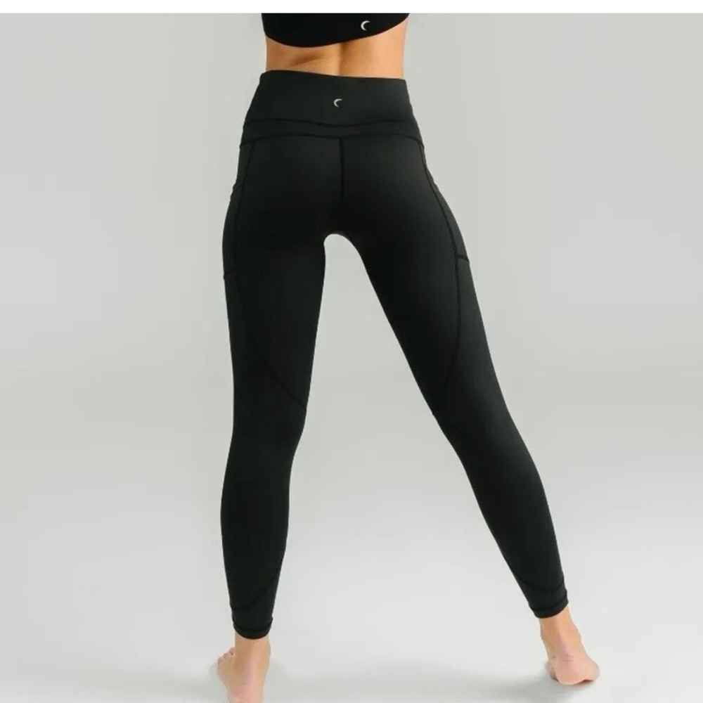 ZYIA Active Pocket Light n' Tight Hi-Rise 7/8
Leggings *black*